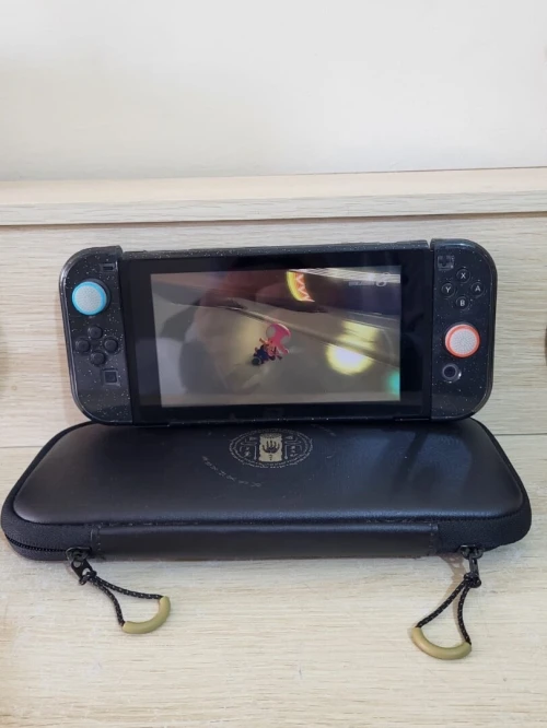 Nintendo Switch + 1 JEUX + PROTECTION TRANSPARENTE + POCHETTE