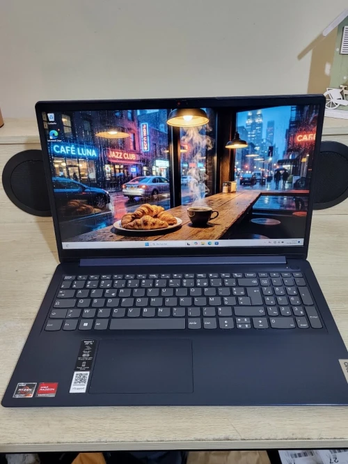 Lenovo IdeaPad 1 15.6'' FHD | RYZEN 7 5700U | 16GB RAM | 512GB NVMe SSD | AMD RADEON GRAPHICS 2GB