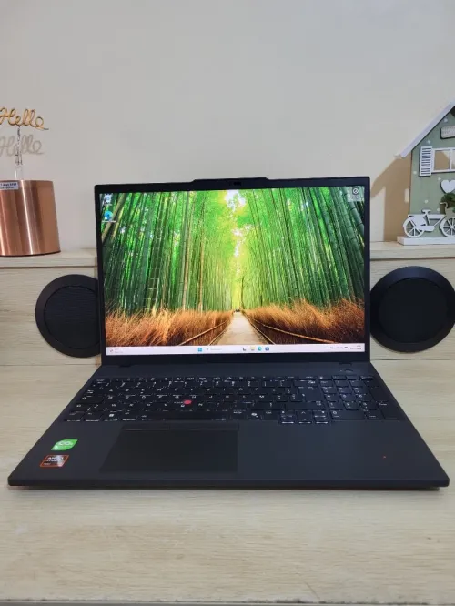 THINKPAD P16s GEN 4 | RYZEN AI 7 PRO 350/w | 32GB RAM | 512GB | RADEON 860M 8GB | Workstation