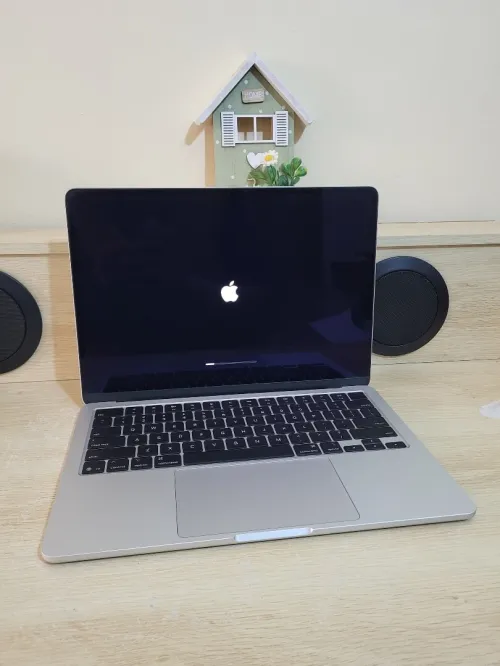 MacBook Air M4 2024 Argent | PUCE M4 8 CORE | GPU 10 CORE | 16GB RAM | 512GB SSD | CYCLES 95 | CAPACITÉ BATTERIE 100%