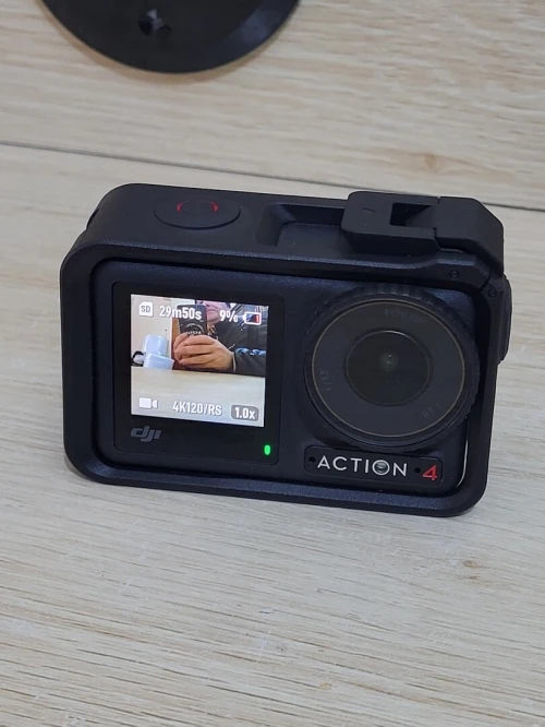 DJI Osmo Action 4 - Caméra d'Action étanche 4K/120 FPS Images saisissantes en Basse lumière 1770mAh