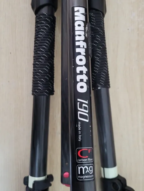 Manfrotto Trépied en fibre de carbone/magnésium 190CXPRO4 Trépied à 4 sections + Acratech Tête panoramique et inclinable avec QR, capacité de charge de 25 lb