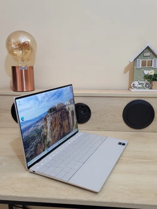 DELL XPS 9320 | EVO CORE i7-1260P | 16GB RAM | 512GB SSD | INTEL IRIS XE GRAPHICS