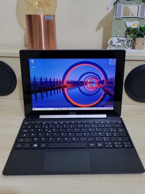 ACER Aspire Switch SW5-017 | Atom x5-Z8350 Hybride 2-en-1 10.1" Écran tactile | 4GB RAM | 64GB SSD 
