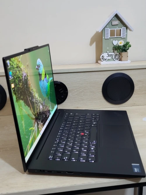 IA THINKPAD P1 | OLED UHD 4K TACTLE | CORE ULTRA 9-185H vPro | NVIDIA RTX 4070 8GB | 32GB RAM | 1TB NVMe | Workstation