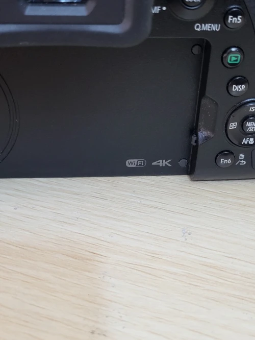 Panasonic Lumix FZ2000 - 20.1MP - VIDEO EN 4K Ultra HD / 24 pi/s - 20x zoom optique Leica Wi-Fi