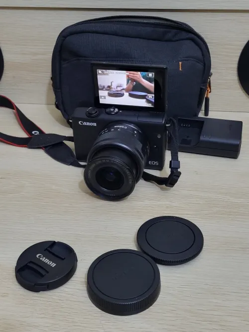 Canon EOS M 200 hybride Vidéo 4K/UHD 30p capteur APS-C de 24Mpx + EF-M 15-45mm f/3,5-6,3 IS STM