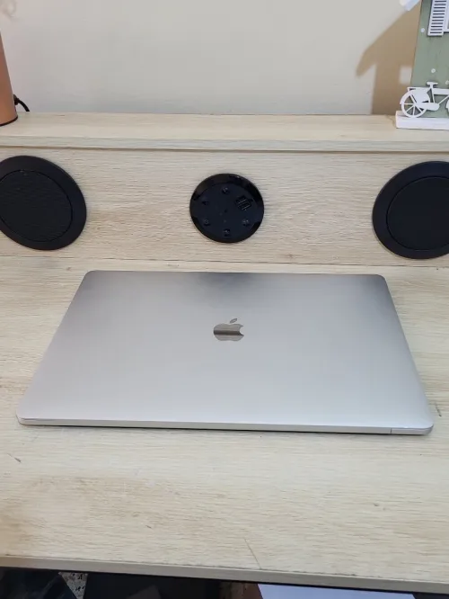 MacBook Pro 15" 2019 | CORE i7 | 16GB RAM | AMD RADEON PRO 555X 4GB | 256GB SSD | GAMME | Workstation