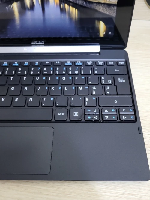 ACER Aspire Switch SW5-017 | Atom x5-Z8350 Hybride 2-en-1 10.1" Écran tactile | 4GB RAM | 64GB SSD 