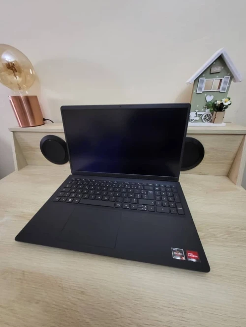 DELL VOSTRO 15.6'' FHD | RYZEN 5 5500U | 8GB RAM | 512GB SSD | AMD RADEON GRAPHICS