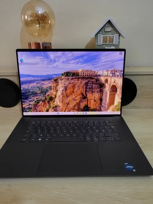 DELL PRECISION 5680 | OLED Tactile 4K | CORE i7-13800H | RTX 2000 ADA 8GB | 64GB RAM | 1To SSD
