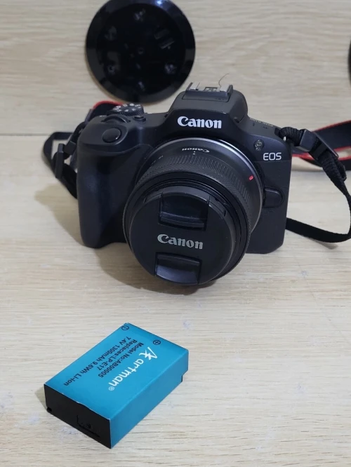 Canon EOS R100 hybride APS-C 24.1 MP - Vidéo 4K 30p - AF CMOS Dual Pixel - Viseur OLED - Wi-Fi/Bluetooth + Objectif stabilisé RF-S 18-45mm f/4.5-6.3 IS STM