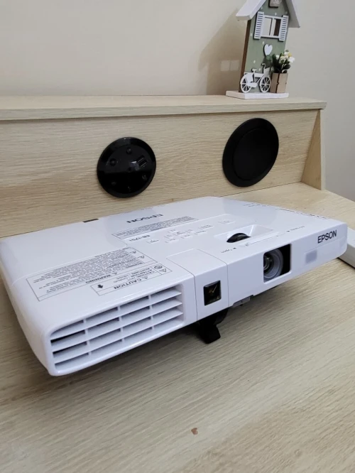 EPSON EB1751 PROJECTEUR 3LCD - PORTABLE - 2600 LUMENS - XGA (1024 x 768) - 4:3 + 2 TÉLÉCOMMANDES