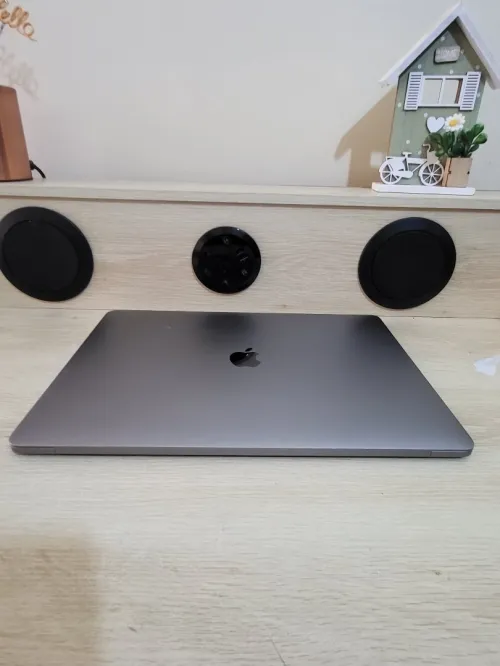 MacBook Pro 16" 2019 | CORE i7 | 16GB RAM | AMD RADEON PRO 555X 4GB | 256GB SSD | GAMME Workstation