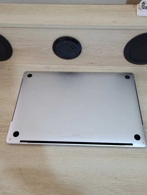 MacBook Pro 15" 2019 | CORE i7 | 16GB RAM | AMD RADEON PRO 555X 4GB | 256GB SSD | GAMME | Workstation