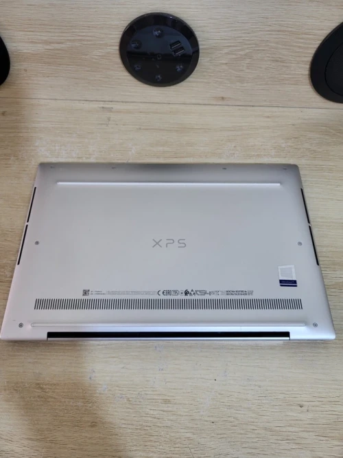 DELL XPS 9300 | CORE i7-1065G7 | 16GB RAM | 512GB NVMe SSD | INTEL IRIS XE GRAPHICS