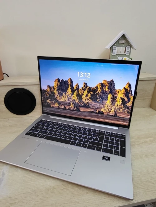 HP ELITEBOOK 865 G9 | AMD RYZEN 5 PRO 6650U | 8GB RAM | 256GB SSD | AMD Radeon Graphics