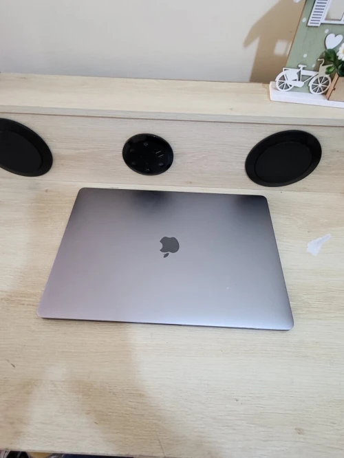 MacBook Pro 16" 2019 | CORE i7 | 16GB RAM | AMD RADEON PRO 555X 4GB | 256GB SSD | GAMME Workstation