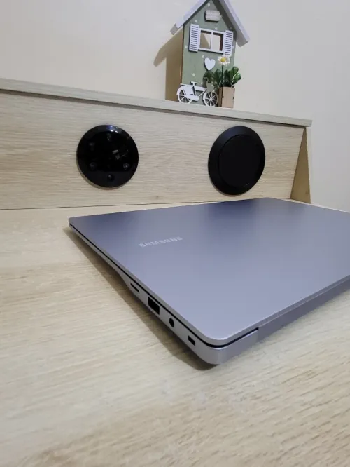 Samsung Galaxy Book4 Edge 15,6" Copilot+ | Snapdragon X Plus X1P42100 | 16GB RAM | 256GB SSD