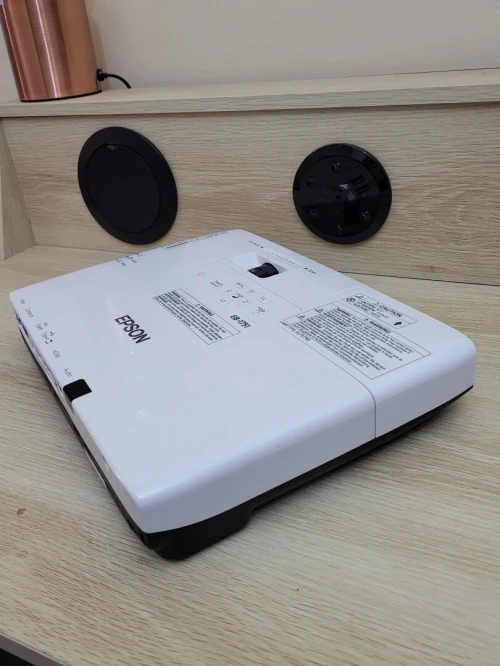 EPSON EB1751 PROJECTEUR 3LCD - PORTABLE - 2600 LUMENS - XGA (1024 x 768) - 4:3 + 2 TÉLÉCOMMANDES