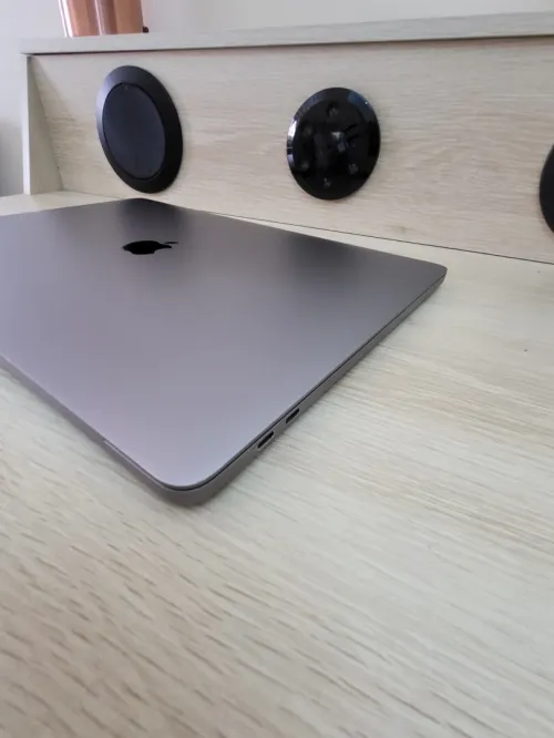 MacBook Pro 15.6" | CORE i7 | 16GB RAM | AMD RADEON PRO 560 4GB | 512GB SSD | GAMME Workstation 