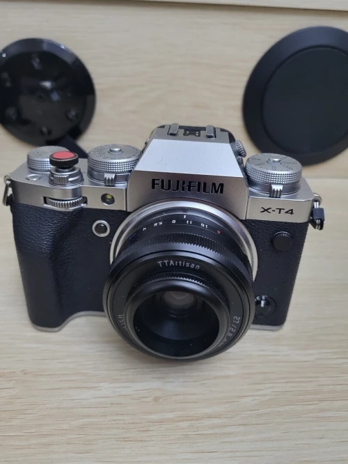 Fujifilm X-T4 sans miroir | 26Mpx | APS-C | 4K/UHD 60 pi/s | + OBLECTIF  TTARTISAN 27mm f/2.8 X AF