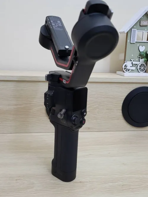 DJI RONIN RS 3 Stabilisateur de nacelle à 3 Axes pour Reflex et caméras Canon/Sony/Nikon....