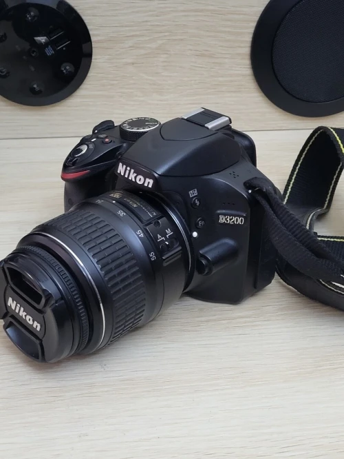 Nikon D3200 Appareil photo reflex 24Mpx + OBJECTIF Nikon AF-S DX Nikkor 18-55mm f/ ED II