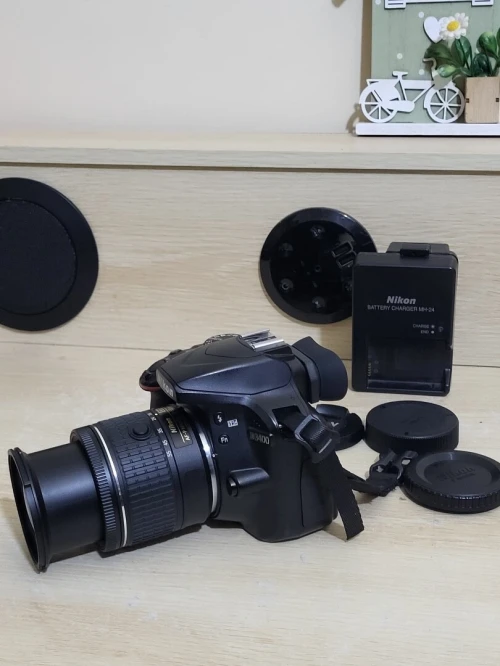 Nikon D3400 Appareil Photo Numérique Réflex 24.2 Mpix + OBJECTIF Nikon AF-P DX Nikkor 18 55mm f 3.5 5.6 g vr