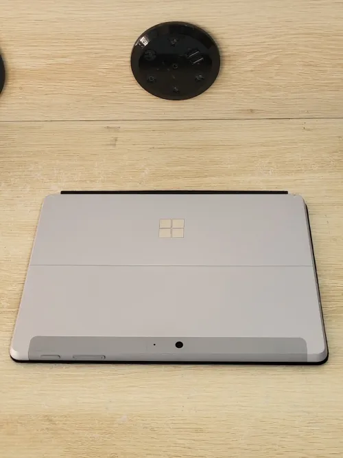 Microsoft Surface GO 2 TACTILE | CORE M3-8100Y 1.61GHz | 8GB RAM | 128GB SSD | | Poids : 544g