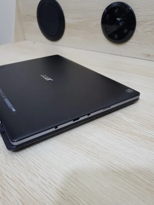 ACER Aspire Switch SW5-017 | Atom x5-Z8350 Hybride 2-en-1 10.1" Écran tactile | 4GB RAM | 64GB SSD 