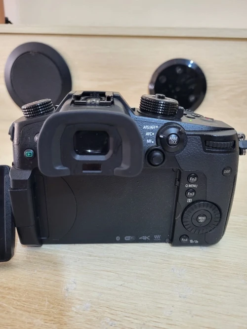 Panasonic Lumix DC-GH5 Appareil photo hybride de 20.3 MP | Vidéo UHD 4K/60p à durée illimitée + OBJECTIF Lumix G Vario 12-60mm f/3.5-5.6 Asph