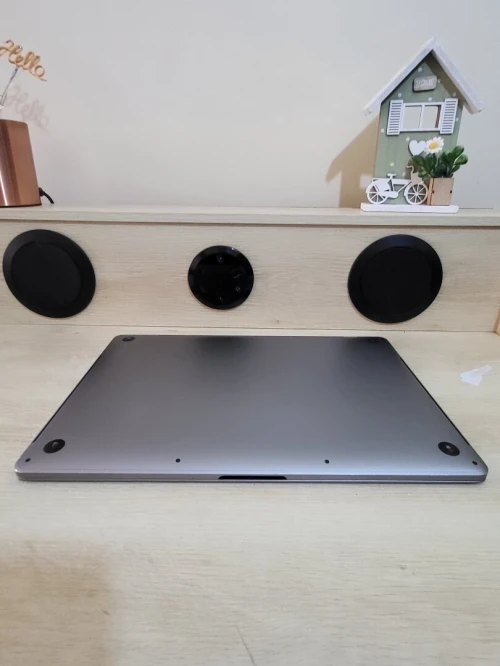 MacBook Pro 16" 2019 | CORE i7 | 16GB RAM | AMD RADEON PRO 555X 4GB | 256GB SSD | GAMME Workstation