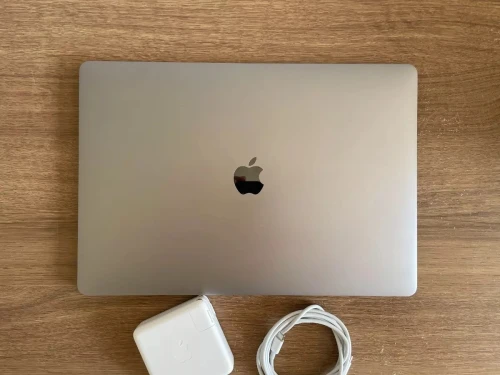 MacBook Pro 16" 2019 | CORE i7 | 16GB RAM | AMD RADEON PRO 5300M 4GB | 512GB SSD |GAMME Workstation