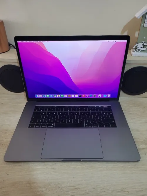 MacBook Pro 15.6" | CORE i7 | 16GB RAM | AMD RADEON PRO 455 2GB | 512GB SSD | GAMME Workstation
