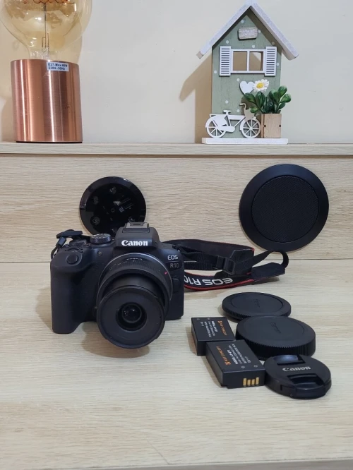 CANON EOS R10 hybride enregistrement en 4K UHD + objectif RF-S 18-45mm F4.5-6.3 IS STM NEUF