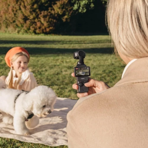 DJI Osmo Pocket 3 Créateur Combo Bundle, camera vlog CMOS 1'' et Vidéo 4K/120 ips, digital et petite, Stabilisation à 3 axes, Suivi Facial/Objet, MAP rapide, avec Micro pour un Son net
