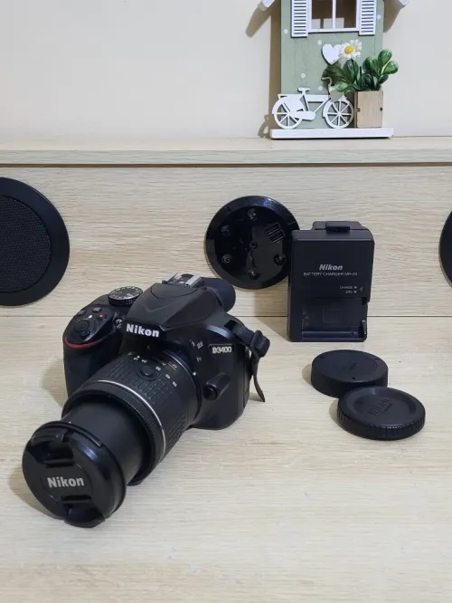 Nikon D3400 Appareil Photo Numérique Réflex 24.2 Mpix + OBJECTIF Nikon AF-P DX Nikkor 18 55mm f 3.5 5.6 g vr
