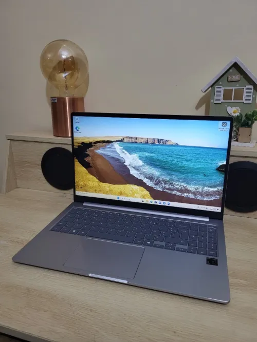 Samsung Galaxy Book4 Edge 15,6" Copilot+ | Snapdragon X Plus X1P42100 | 16GB RAM | 256GB SSD