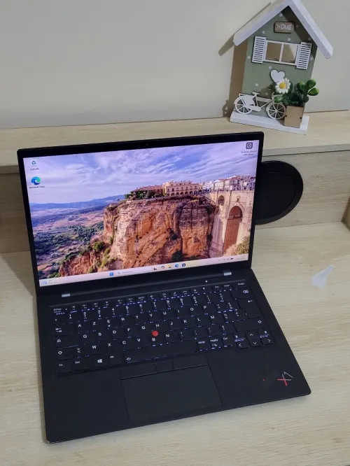 Thinkpad X1 CARBON GEN 9 | EVO vPRO CORE i5 1145G7 | 8GB RAM | 256GB NVMe SSD | 4G LTE WIFI 6