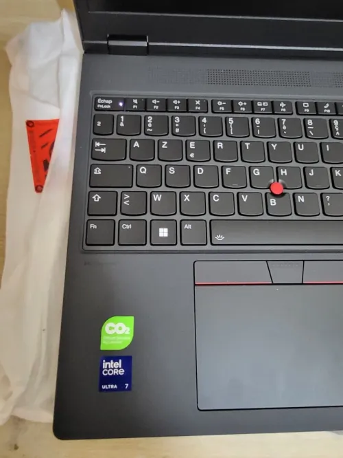 THINKPAD P16v | CORE ULTRA 7-155H | RTX 2000 ADA 8GB | 32GB RAM | 1TB NVMe SSD | Workstation