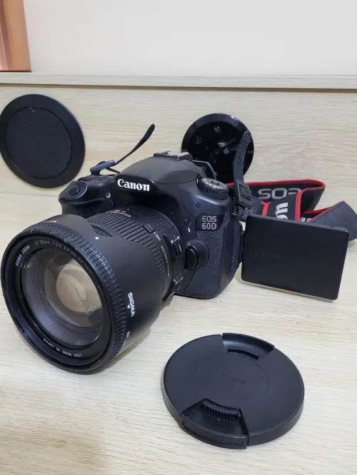 Canon EOS 60D Appareil photo Reflex 18 Mpix CMOS APS-C + Sigma EX 17-50mm - f/2.8 DC OS HSM 