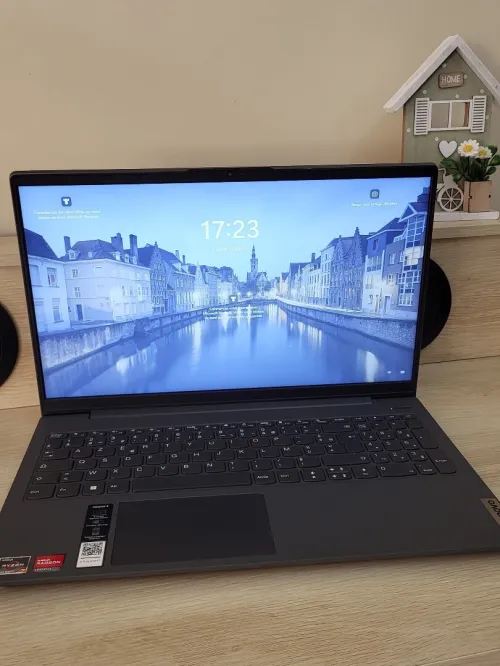 Lenovo IdeaPad 15.6'' FHD | RYZEN 7 5700U | 8GB RAM - 512GB SSD | AMD Radeon Graphics 2GB