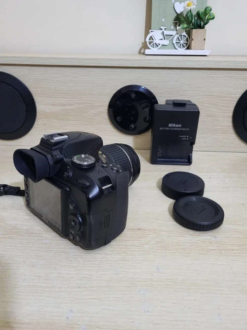Nikon D3400 Appareil Photo Numérique Réflex 24.2 Mpix + OBJECTIF Nikon AF-P DX Nikkor 18 55mm f 3.5 5.6 g vr
