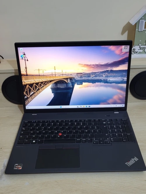 LENOVO THINKPAD P16S GEN 2 | RYZEN 7 PRO 7840U w| 32GB RAM | 512GB SSD | RADEON 780M GRAPHICS 4GB
