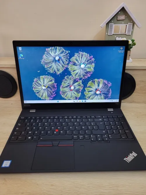 THINKPAD P53s 15.6 FHD | CORE i7 8565U | NVIDIA QUADRO P520 2GB | 8GB RAM | 256 NVME SSD
