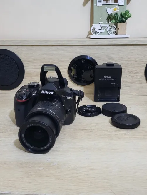 Nikon D3400 Appareil Photo Numérique Réflex 24.2 Mpix + OBJECTIF Nikon AF-P DX Nikkor 18 55mm f 3.5 5.6 g vr