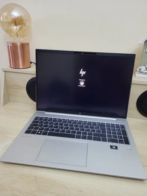 HP ELITEBOOK 865 G9 | AMD RYZEN 5 PRO 6650U | 8GB RAM | 256GB SSD | AMD Radeon Graphics