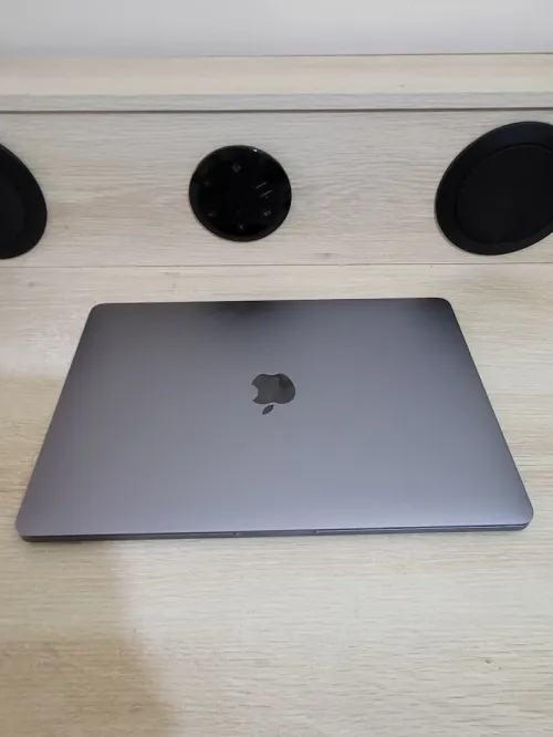 MacBook Pro Touch Bar Mid 2019 13-inch | INTEL CORE I5 QUATRE COEURS | 8GB RAM | 256GB SSD