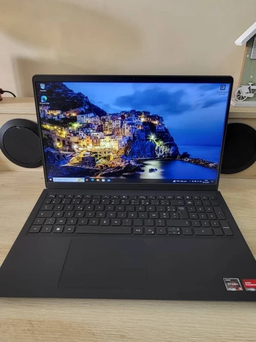 DELL VOSTRO 15.6'' FHD | RYZEN 5 5500U | 8GB RAM | 512GB SSD | AMD RADEON GRAPHICS 